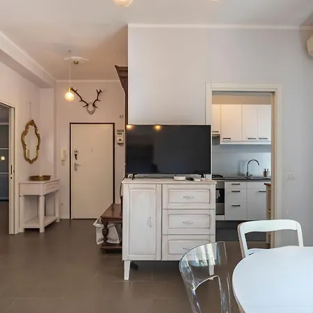 Renovated Flat Medeghino 24