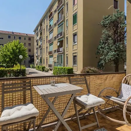 Apartament Renovated Flat Medeghino 24 Mediolan